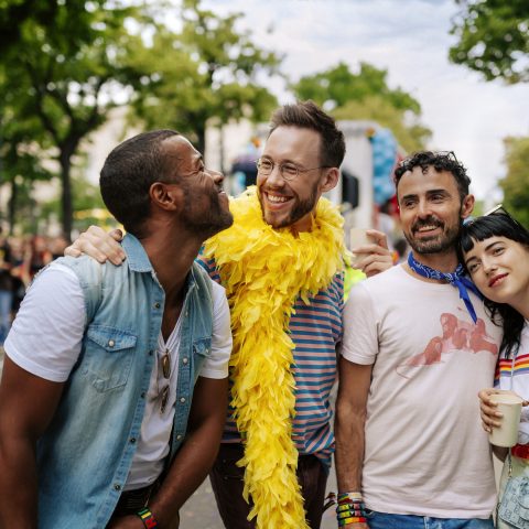 © WienTourismus  Paul Bauer   Bildtext  Schwule und lesbische Freunde auf der Regenbogenparade 50562